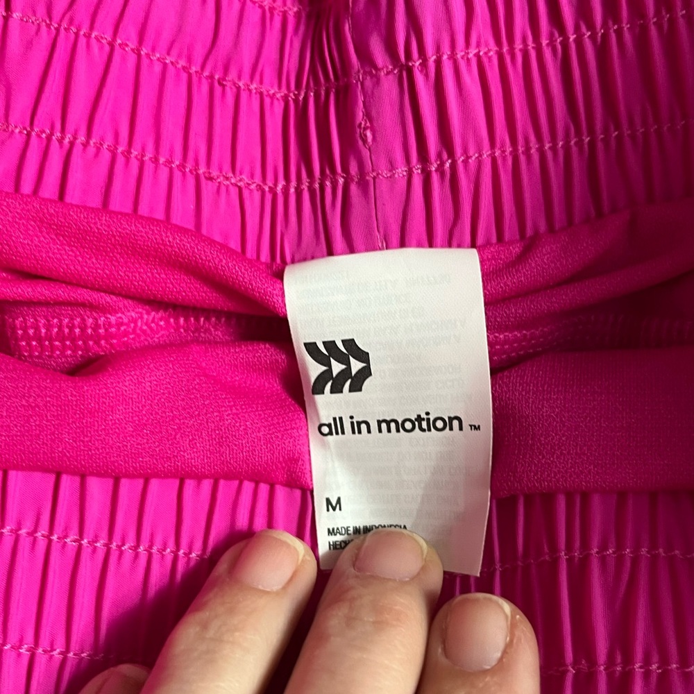 NWT! All in Motion High-Rise Crinkle Shorts - Picture 7 of 9